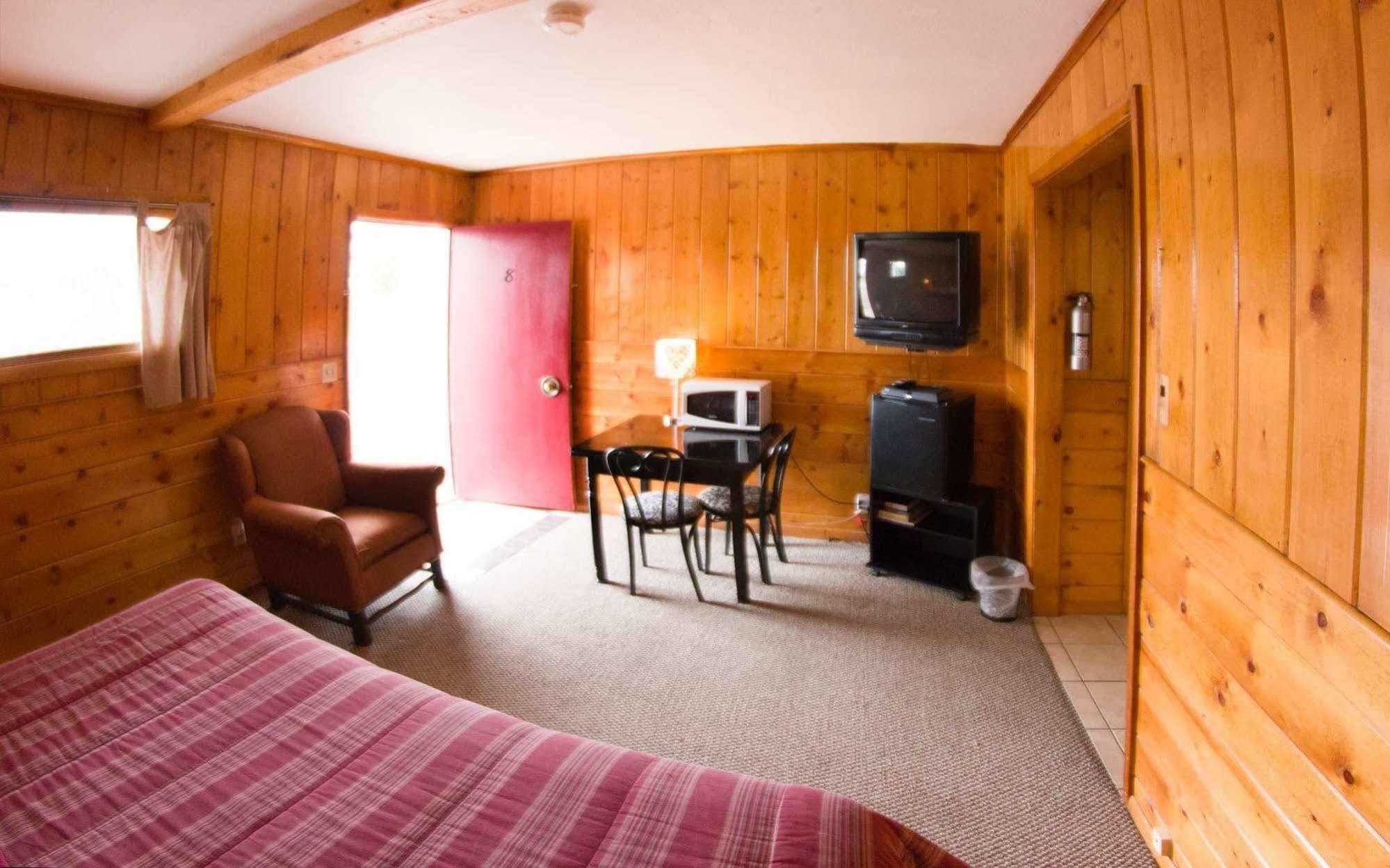 Yellowstone Holiday Motel 西黄石 外观 照片