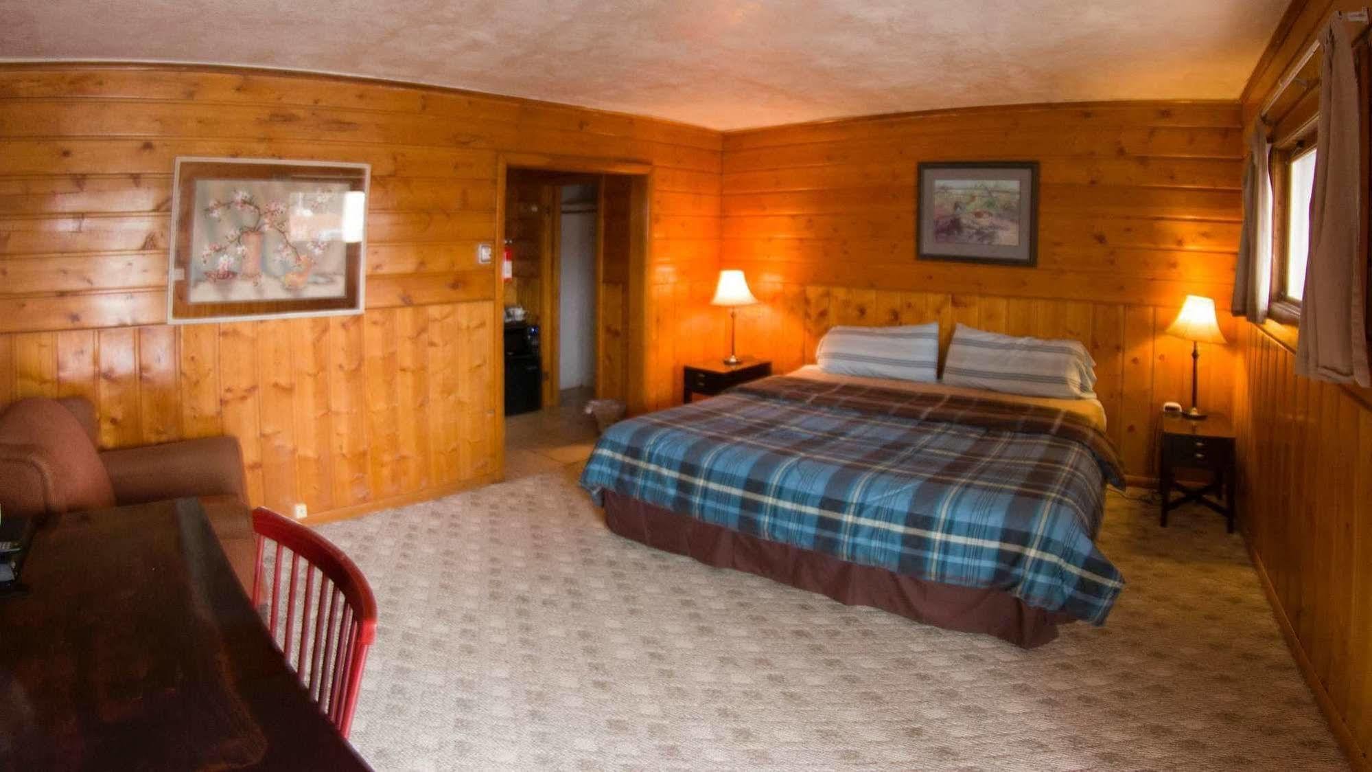 Yellowstone Holiday Motel 西黄石 外观 照片