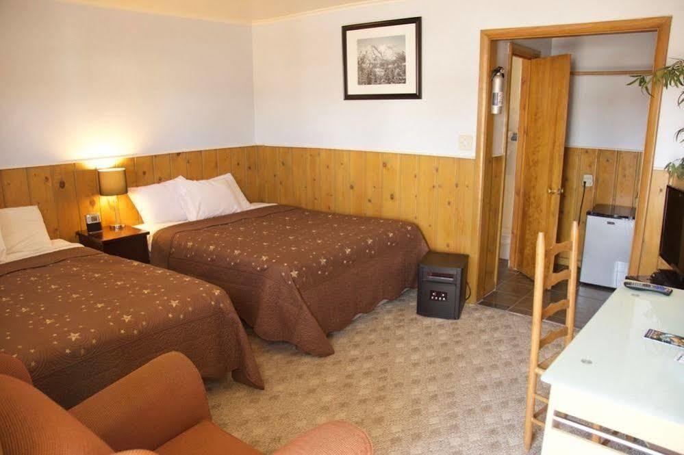 Yellowstone Holiday Motel 西黄石 外观 照片