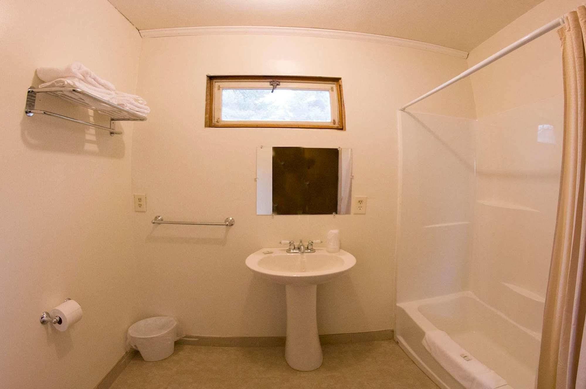 Yellowstone Holiday Motel 西黄石 外观 照片