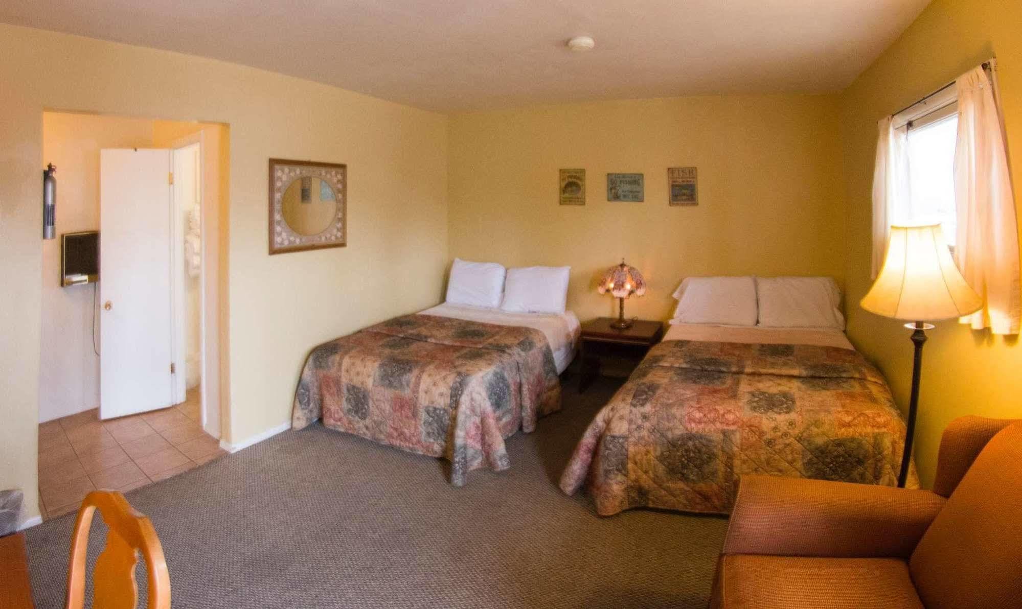 Yellowstone Holiday Motel 西黄石 外观 照片
