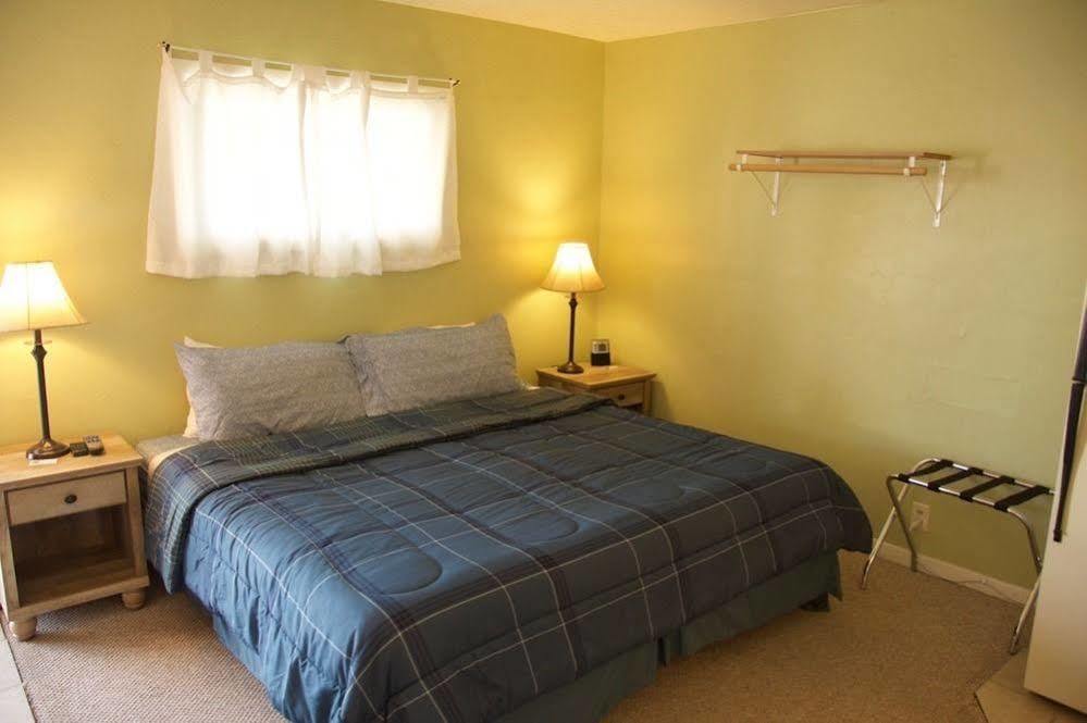 Yellowstone Holiday Motel 西黄石 外观 照片