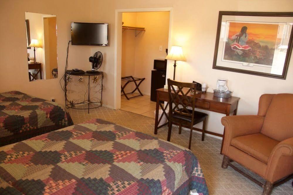 Yellowstone Holiday Motel 西黄石 外观 照片